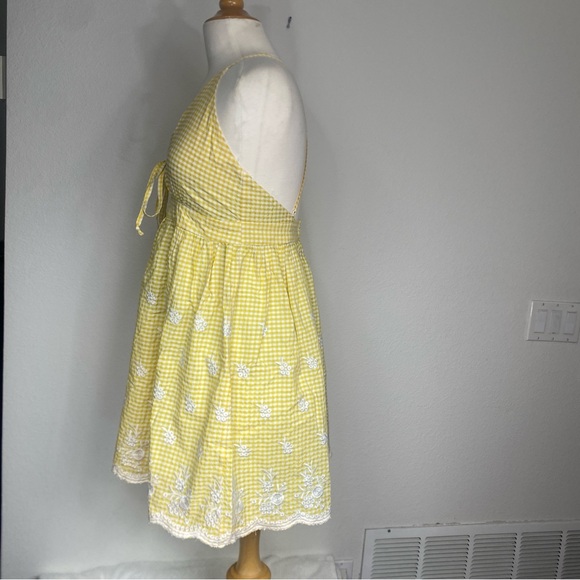 Charlotte Russe Junior Yellow White Floral Embroidered Gingham Mini Dress Size M - Picture 3 of 16